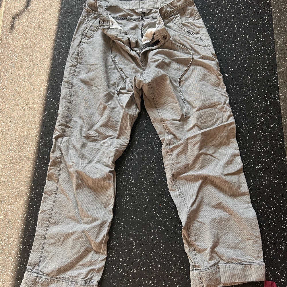 The North Face Gray Cargo Pants - Picture 1 of 6